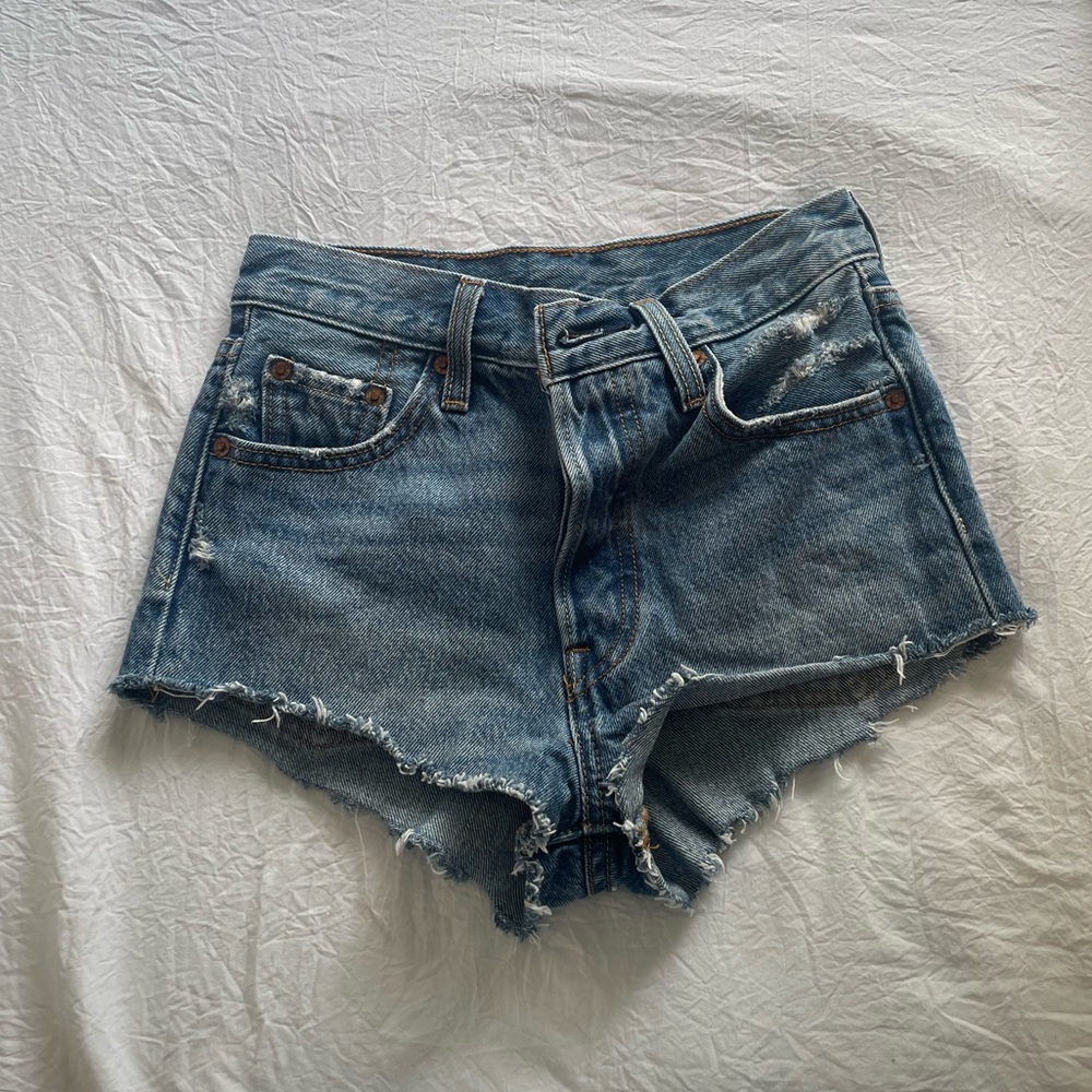 Levi’s Ribcage Jean Shorts
